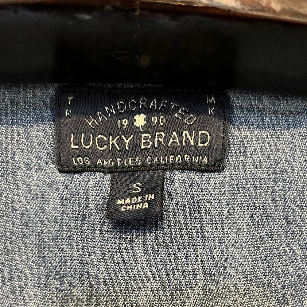 Lucky Brand Women’s Denim Chambray Button Down Shirt Small - Picture 2 of 8